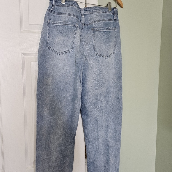 CQ by CQ NWT Romeo Ruffle Top Abound Button Fly Light Wash Distressed Jeans - Picture 10 of 10